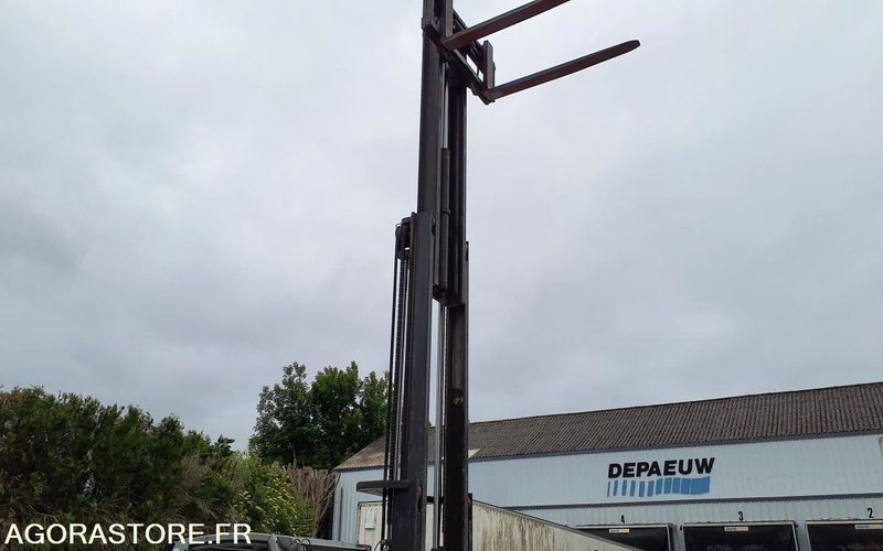 Nissan 2682 heures Triplex UD02A25PQ - 3F550 - Forklift: picture 2 Nissan 2682 heures Triplex UD02A25PQ - 3F550 - Forklift: picture 2