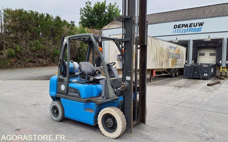 Nissan 2682 heures Triplex UD02A25PQ - 3F550 - Forklift: picture 3 Nissan 2682 heures Triplex UD02A25PQ - 3F550 - Forklift: picture 3