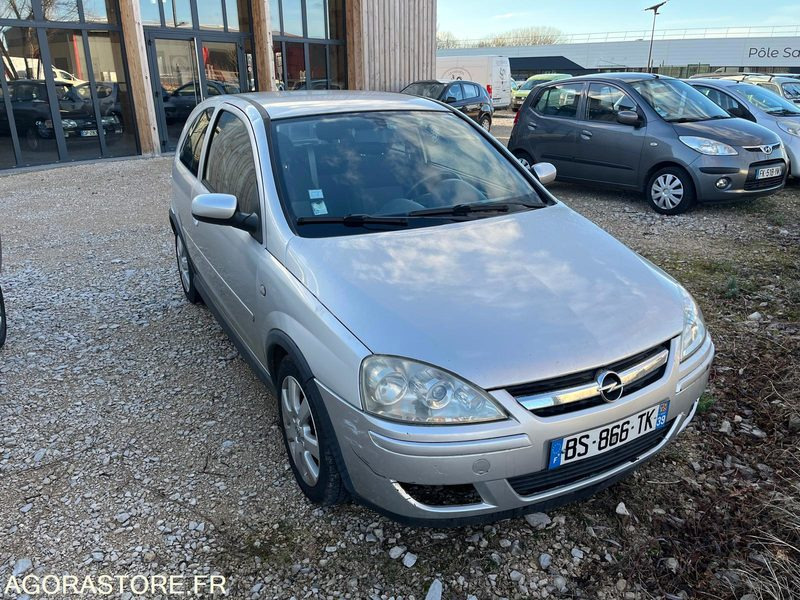OPEL CORSA 16V - Car: picture 3 OPEL CORSA 16V - Car: picture 3