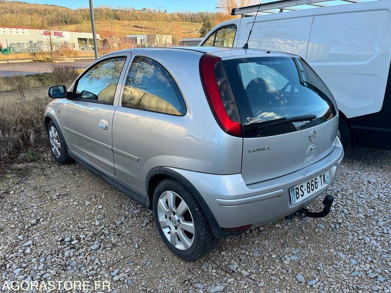 OPEL CORSA 16V - Car: picture 2 OPEL CORSA 16V - Car: picture 2