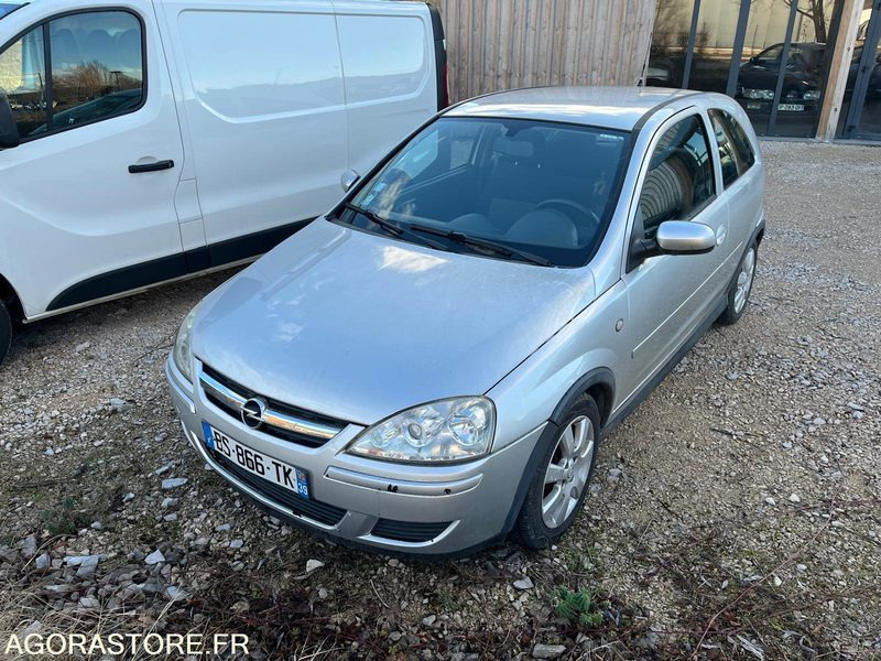 OPEL CORSA 16V - Car: picture 1 OPEL CORSA 16V - Car: picture 1