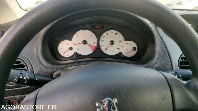 PEUGEOT 206 - 2005 -175624kms - Car: picture 5 PEUGEOT 206 - 2005 -175624kms - Car: picture 5
