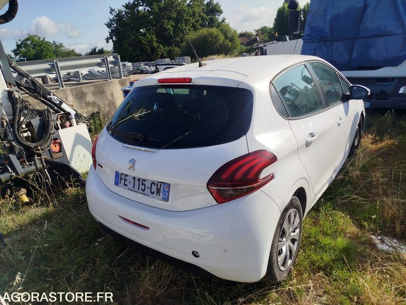 PEUGEOT 208 - 2019 - 232606 KM - Car: picture 3 PEUGEOT 208 - 2019 - 232606 KM - Car: picture 3