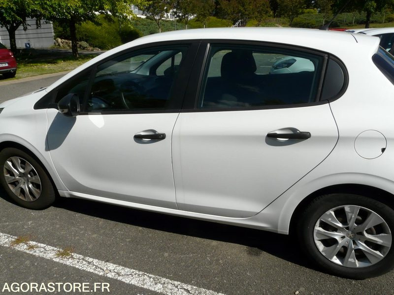 PEUGEOT 208 DX201CZ - Car: picture 4 PEUGEOT 208 DX201CZ - Car: picture 4