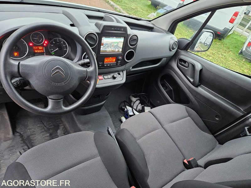 PEUGEOT PARTNER ÉLECTRIQUE 3 PLACES GPS CLIM - 2017 - 23300KMS - Small van, Electric van: picture 5 PEUGEOT PARTNER ÉLECTRIQUE 3 PLACES GPS CLIM - 2017 - 23300KMS - Small van, Electric van: picture 5