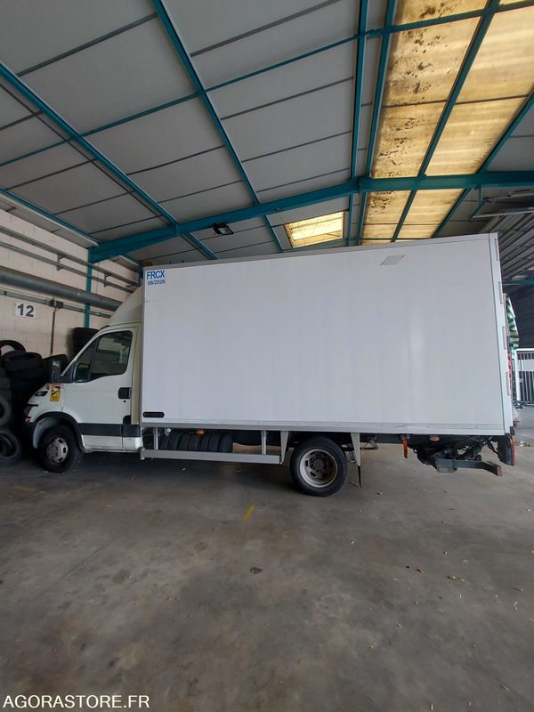 POIDS LOURDS IVECO DAILY FRIGORIFIQUE - 195900 kms - 2005 - Refrigerated delivery van: picture 1 POIDS LOURDS IVECO DAILY FRIGORIFIQUE - 195900 kms - 2005 - Refrigerated delivery van: picture 1