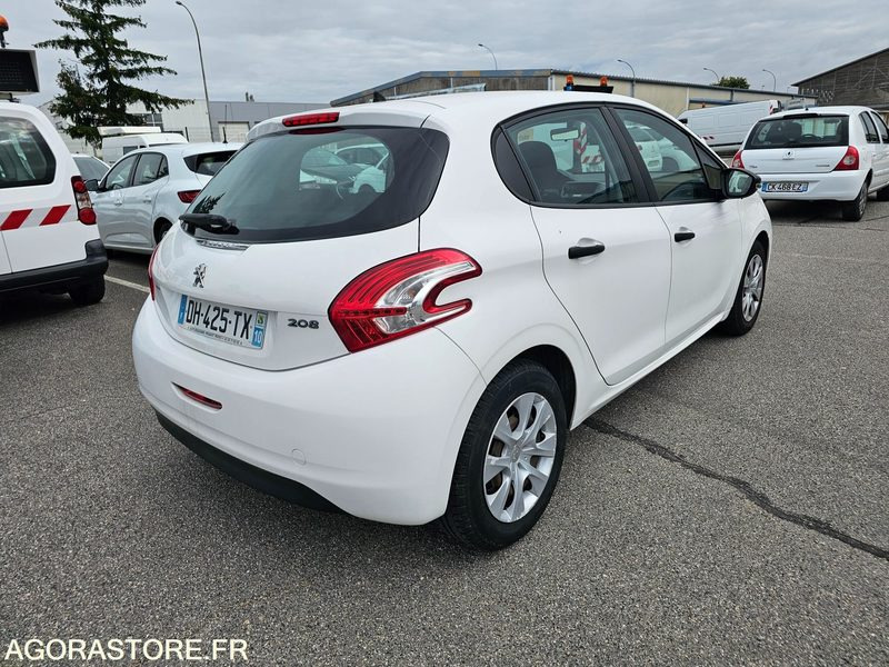Peugeot 208 - 2014 - 134673km - DH425TX - Car: picture 3 Peugeot 208 - 2014 - 134673km - DH425TX - Car: picture 3