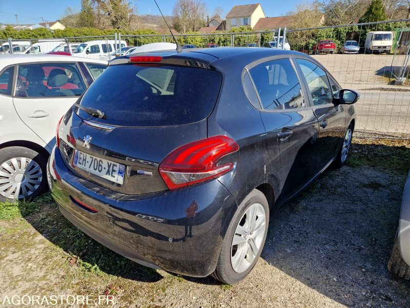 Peugeot 208 - EH706XE - 2016 - 93305km - Car: picture 3 Peugeot 208 - EH706XE - 2016 - 93305km - Car: picture 3