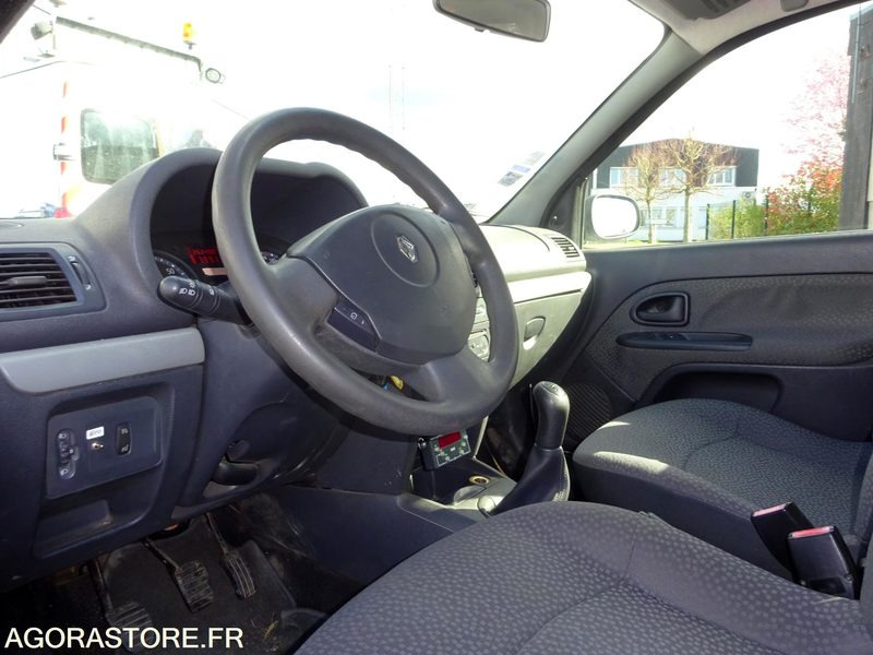 RENAULT CLIO - Car: picture 4 RENAULT CLIO - Car: picture 4