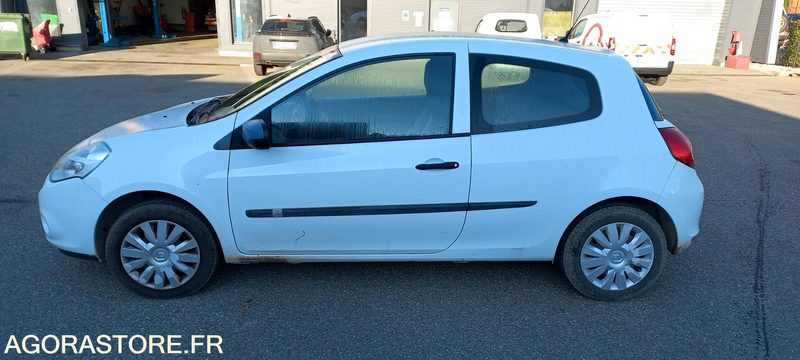 RENAULT CLIO SOCIETE de 2011 - 203 500 km (R30359) - Car: picture 4 RENAULT CLIO SOCIETE de 2011 - 203 500 km (R30359) - Car: picture 4