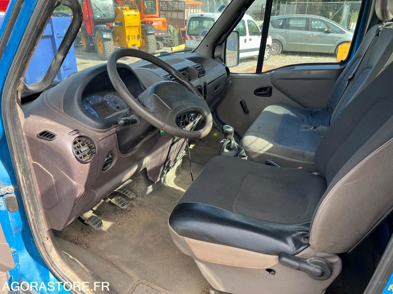 RENAULT MASCOTT BENNE 3.5T - 2001 - 160 000 KM - Tipper van: picture 5 RENAULT MASCOTT BENNE 3.5T - 2001 - 160 000 KM - Tipper van: picture 5