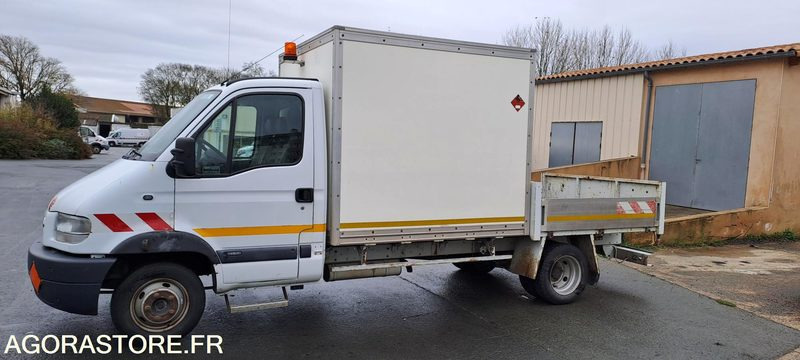 RENAULT MASCOTT PLATEAU ET CELLULE ATELIER - 213216km - 2001 - Tipper van: picture 2 RENAULT MASCOTT PLATEAU ET CELLULE ATELIER - 213216km - 2001 - Tipper van: picture 2