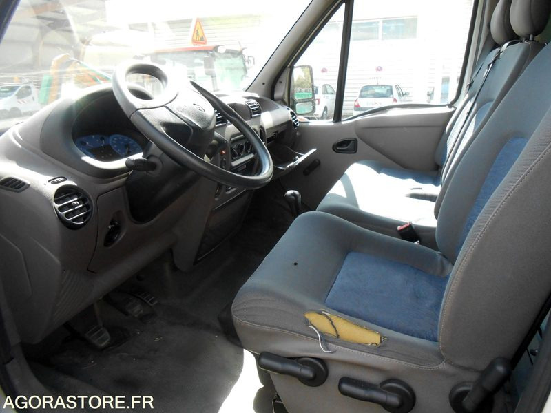 RENAULT MASTER 20m3 - Closed box van: picture 3 RENAULT MASTER 20m3 - Closed box van: picture 3