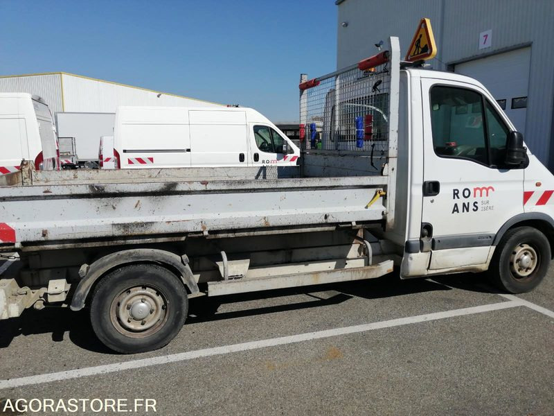 RENAULT MASTER BENNE 2.5 D 80 - 1998 - 220309KM - Tipper van: picture 4 RENAULT MASTER BENNE 2.5 D 80 - 1998 - 220309KM - Tipper van: picture 4