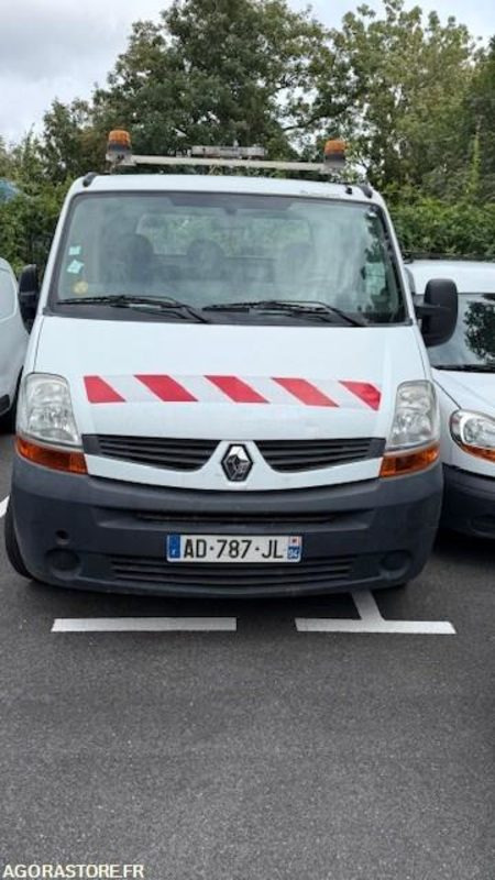 RENAULT MASTER PICKUP AVEC GRUE DE CHARGEMENT - Panel van: picture 1 RENAULT MASTER PICKUP AVEC GRUE DE CHARGEMENT - Panel van: picture 1
