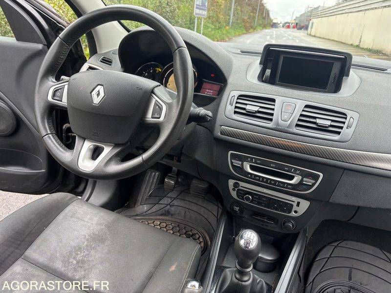 RENAULT- Megane 3 Tomtom Estate 1.5 DCI 110 - année 2012 - 222000 kms - DIESEL - Estate car: picture 4 RENAULT- Megane 3 Tomtom Estate 1.5 DCI 110 - année 2012 - 222000 kms - DIESEL - Estate car: picture 4