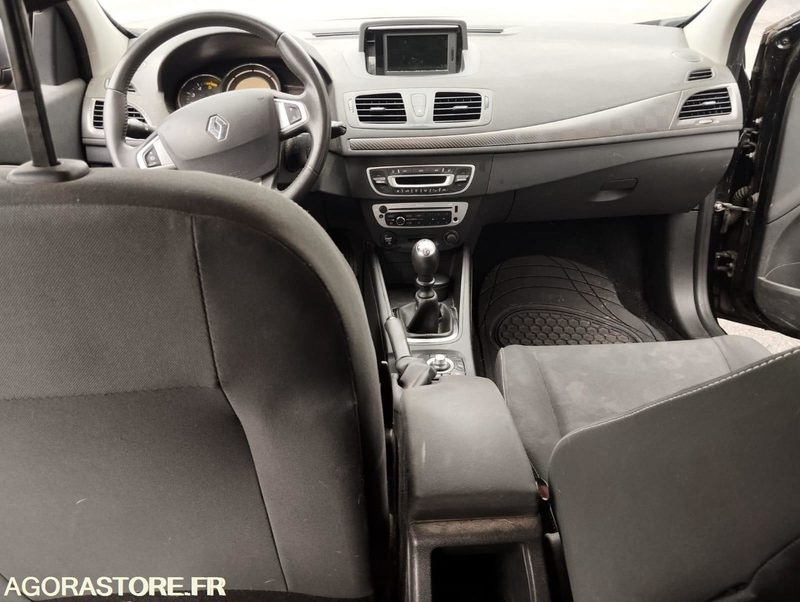 RENAULT- Megane 3 Tomtom Estate 1.5 DCI 110 - année 2012 - 222000 kms - DIESEL - Estate car: picture 5 RENAULT- Megane 3 Tomtom Estate 1.5 DCI 110 - année 2012 - 222000 kms - DIESEL - Estate car: picture 5