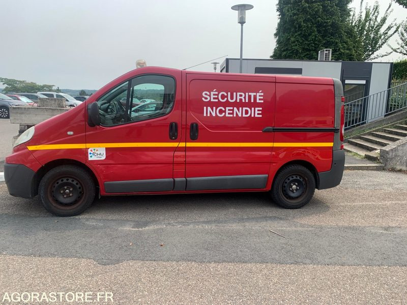 RENAULT Trafic II Fourgon Phase 2 L1H1 2.0 dCi 16V 90 cv - Panel van: picture 3 RENAULT Trafic II Fourgon Phase 2 L1H1 2.0 dCi 16V 90 cv - Panel van: picture 3