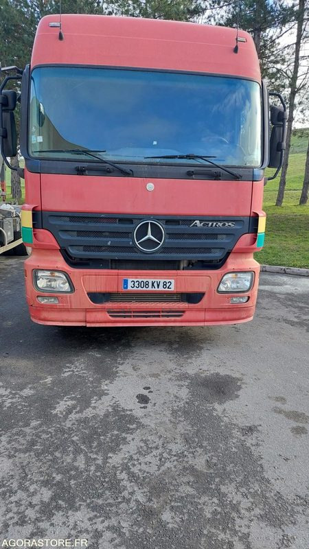 3308-KV-82 // TRACTEUR MERCEDES // 957 421 KMS - Tractor unit: picture 1 3308-KV-82 // TRACTEUR MERCEDES // 957 421 KMS - Tractor unit: picture 1