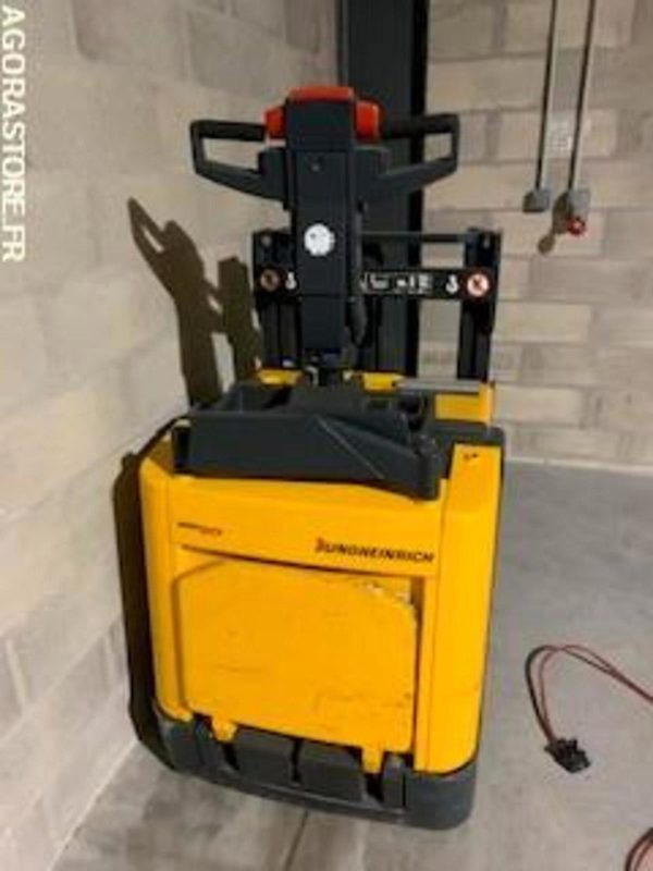 Transpalette électrique sur batteries déchargées. JUNGHEINRICH - Pallet truck: picture 1 Transpalette électrique sur batteries déchargées. JUNGHEINRICH - Pallet truck: picture 1