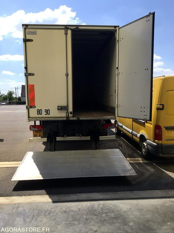 CAMION PORTEUR - Truck: picture 3 CAMION PORTEUR - Truck: picture 3