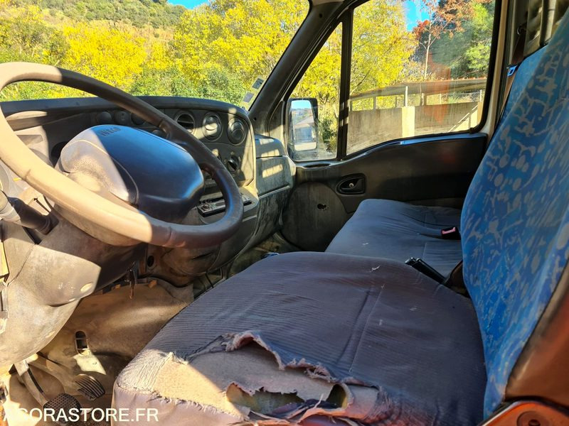 VEHICULE UTILITAIRE - IVECO - CAMION BENNE - 9197 ST 66 - Tipper van: picture 3 VEHICULE UTILITAIRE - IVECO - CAMION BENNE - 9197 ST 66 - Tipper van: picture 3