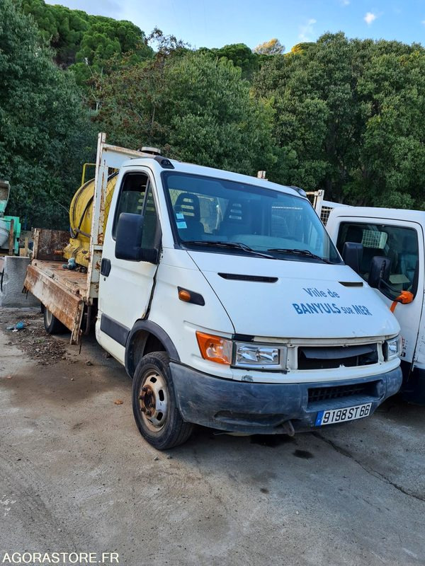 VEHICULE UTILITAIRE - IVECO - CAMION BENNE - 9197 ST 66 - Tipper van: picture 1 VEHICULE UTILITAIRE - IVECO - CAMION BENNE - 9197 ST 66 - Tipper van: picture 1
