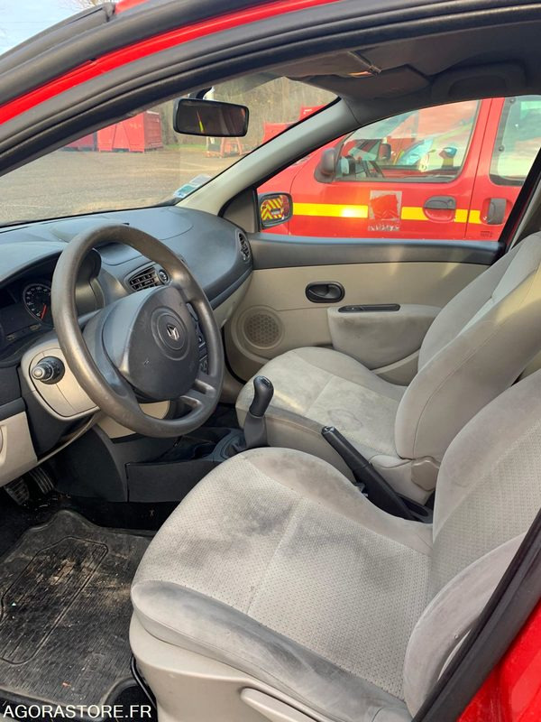 VL RENAULT CLIO3 3739ZH76 - Car: picture 4 VL RENAULT CLIO3 3739ZH76 - Car: picture 4
