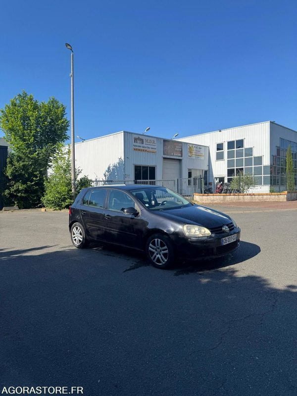 VOLKSWAGEN GOLF V 2.0 140 TDI - 210 000 KM - 2007 - Car: picture 4 VOLKSWAGEN GOLF V 2.0 140 TDI - 210 000 KM - 2007 - Car: picture 4