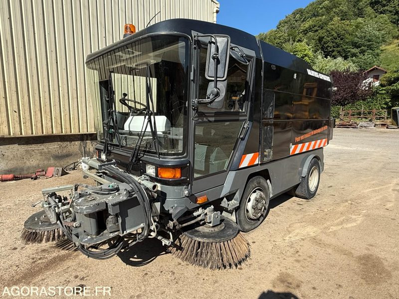 Balayeuse aspiratrice MATHIEUX C 560-2003-6077 Heures - Road sweeper: picture 1 Balayeuse aspiratrice MATHIEUX C 560-2003-6077 Heures - Road sweeper: picture 1