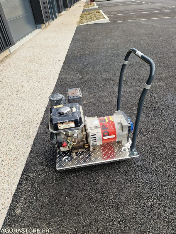 Groupe électrogène 3.5kw - Generator set: picture 2 Groupe électrogène 3.5kw - Generator set: picture 2