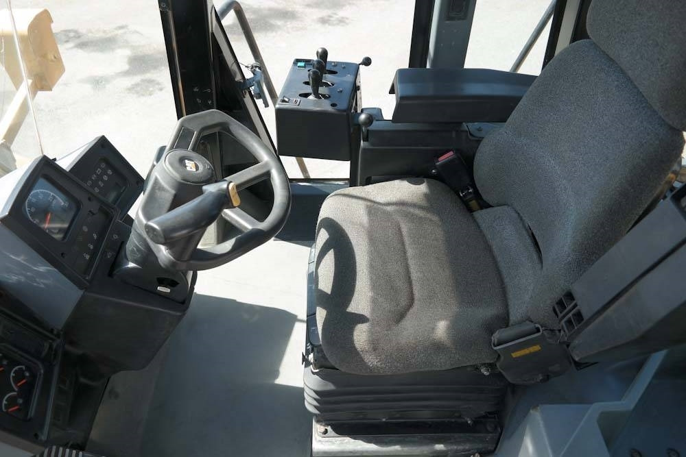 Wheel loader CAT 962G: picture 13