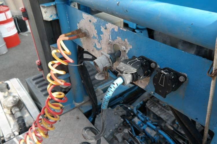 Tractor unit Volvo FH13 480: picture 11