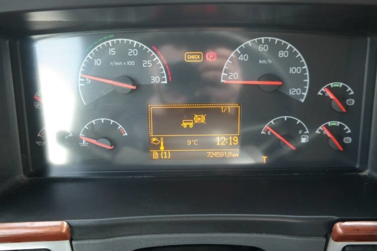 Tractor unit Volvo FH13 480: picture 12
