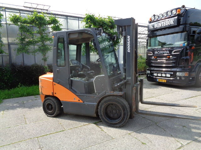 Doosan D35C-7 - Diesel forklift: picture 2 Doosan D35C-7 - Diesel forklift: picture 2