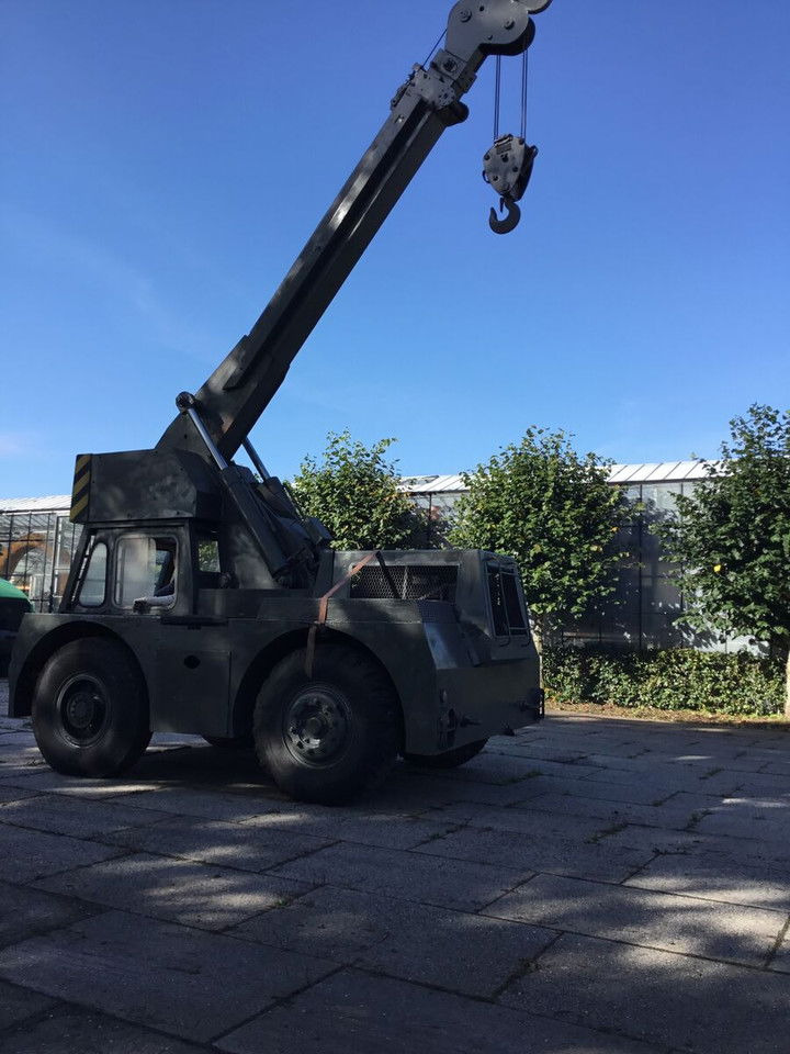 Grove Iron Fairy Saphire - All terrain crane: picture 2 Grove Iron Fairy Saphire - All terrain crane: picture 2