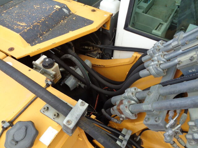 Crawler excavator Liebherr R906LC: picture 17