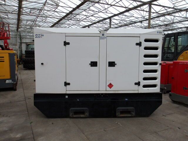SDMO R135 - Generator set: picture 2 SDMO R135 - Generator set: picture 2