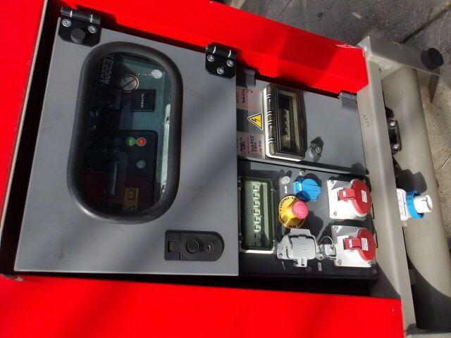 SDMO R20 - Generator set: picture 3 SDMO R20 - Generator set: picture 3