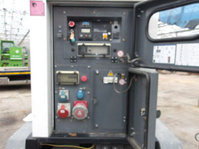 SDMO R33 - Generator set: picture 4 SDMO R33 - Generator set: picture 4