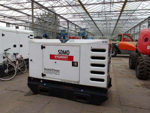 SDMO R44 - Generator set: picture 5 SDMO R44 - Generator set: picture 5