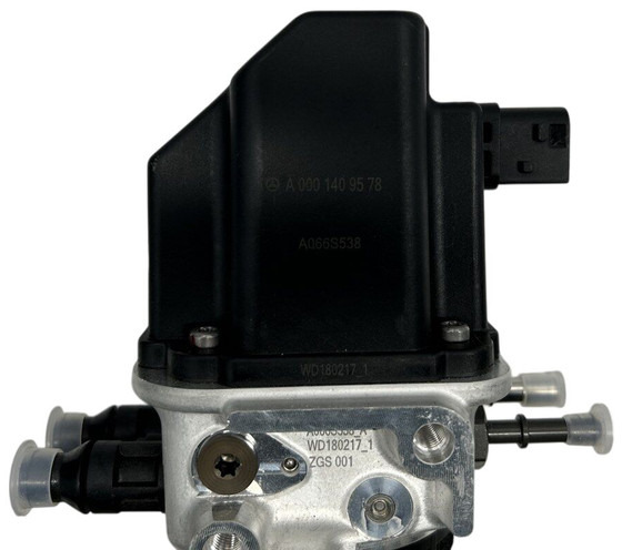 Mercedes-Benz AdBlue pump - Muffler/ Exhaust system for Truck: picture 5 Mercedes-Benz AdBlue pump - Muffler/ Exhaust system for Truck: picture 5