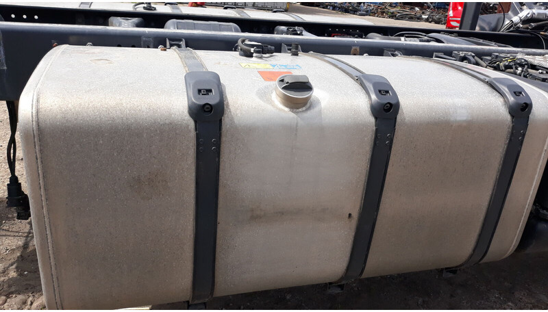 Scania 600L complete fuel tank with brackets - Fuel tank for Truck: picture 1 Scania 600L complete fuel tank with brackets - Fuel tank for Truck: picture 1