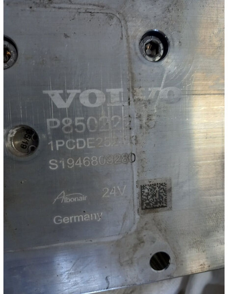 Volvo FH 4 - Muffler/ Exhaust system for Truck: picture 3 Volvo FH 4 - Muffler/ Exhaust system for Truck: picture 3