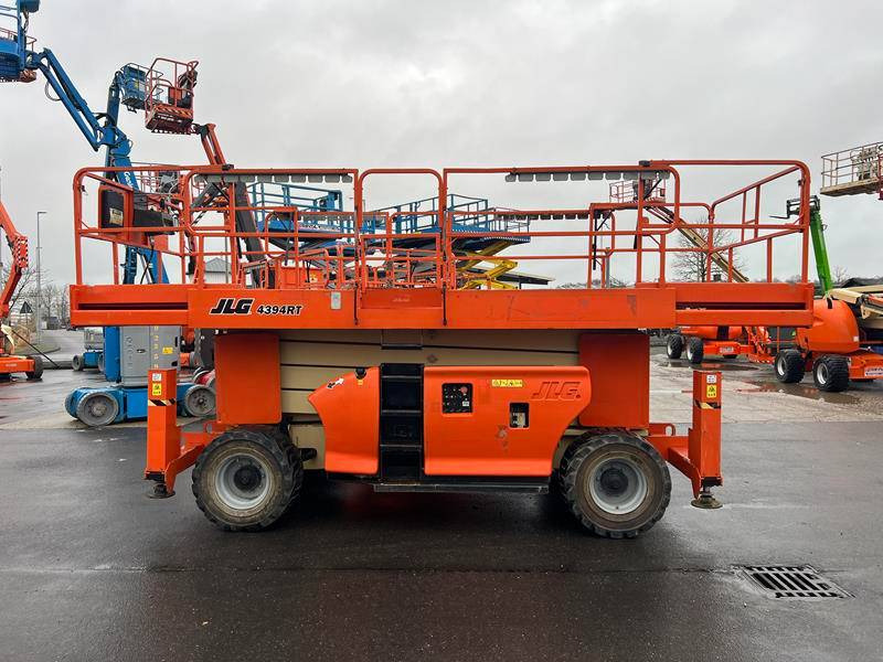 JLG 4394 RT diesel 4x4 15m (1747) - Scissor lift: picture 2 JLG 4394 RT diesel 4x4 15m (1747) - Scissor lift: picture 2
