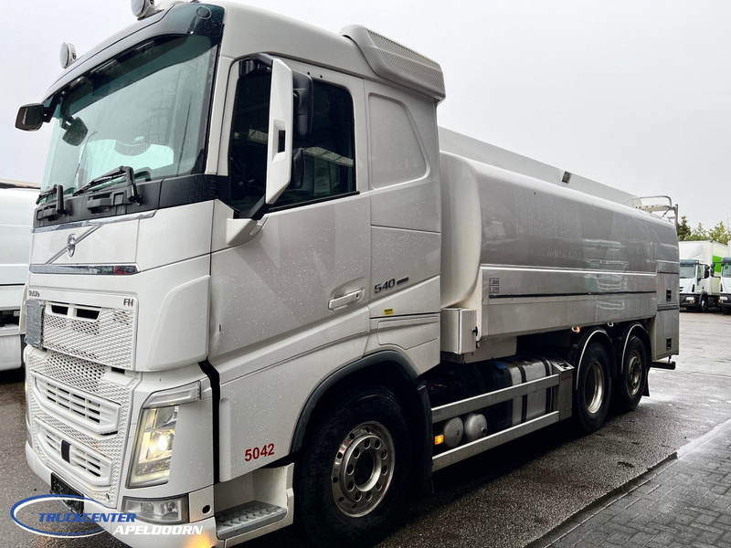 Volvo FH 540 17800 Liter, 4 Compartments, Retarder, Steering axle - Tanker truck: picture 3 Volvo FH 540 17800 Liter, 4 Compartments, Retarder, Steering axle - Tanker truck: picture 3