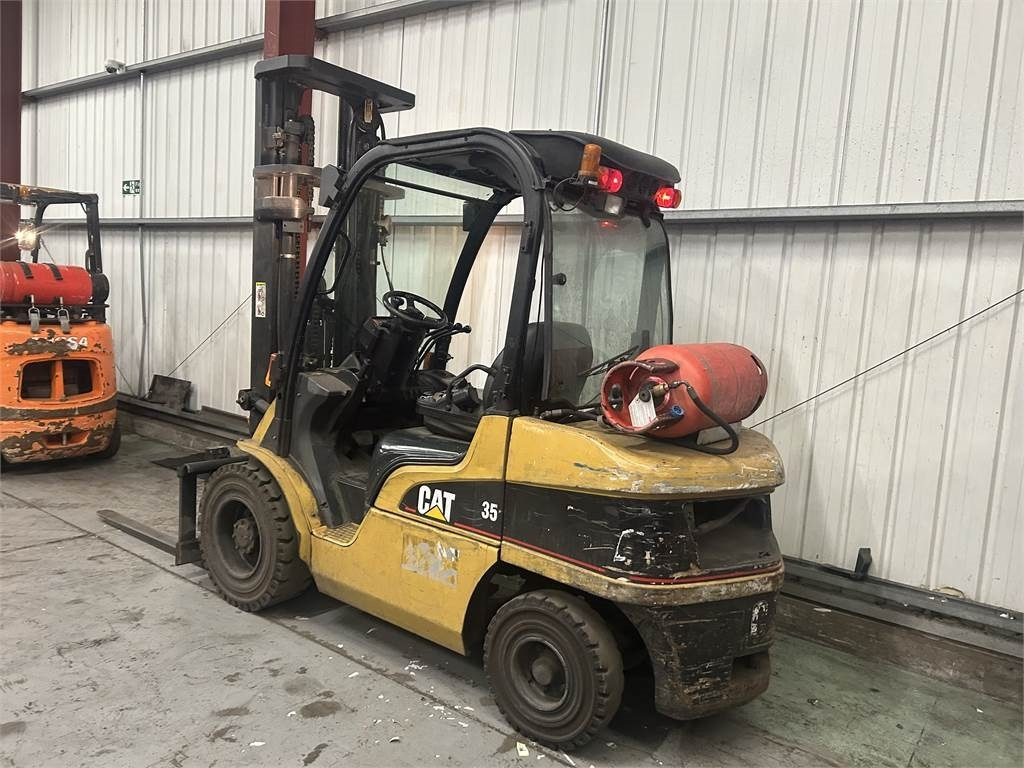 CAT GP35N - LPG forklift: picture 3 CAT GP35N - LPG forklift: picture 3