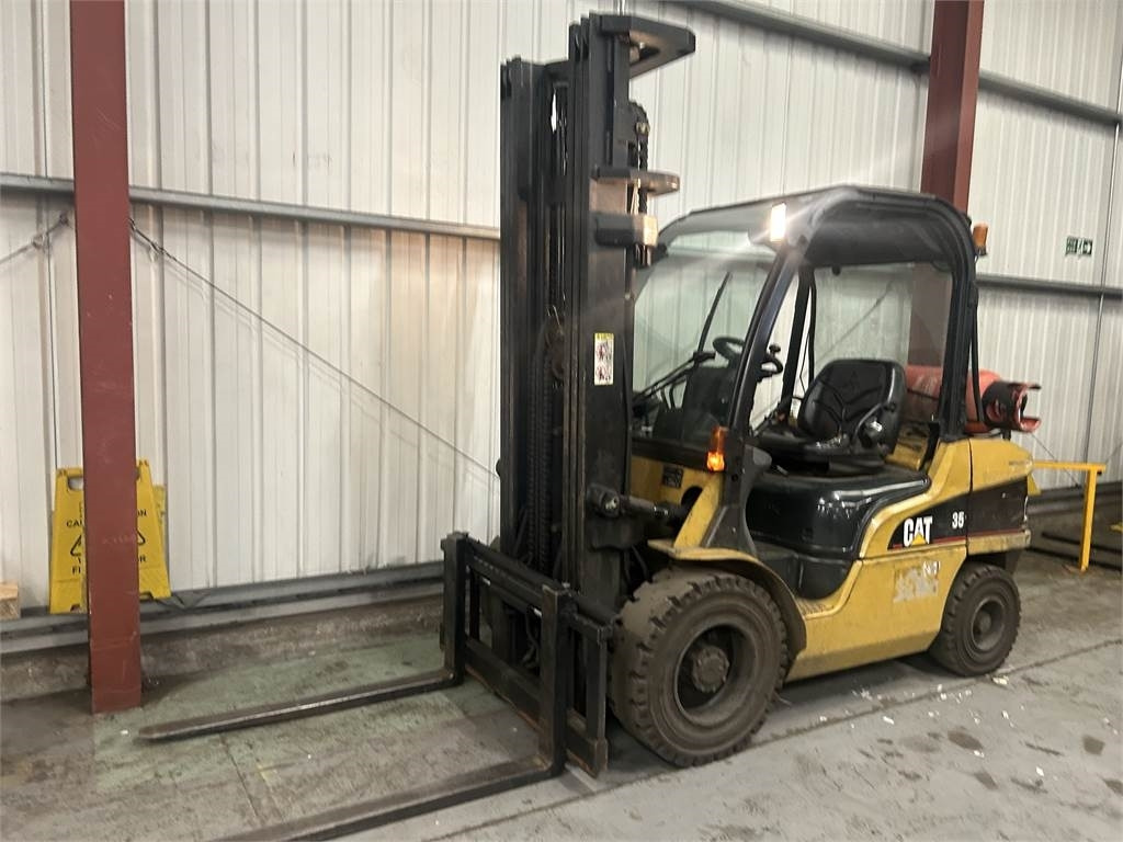 CAT GP35N - LPG forklift: picture 2 CAT GP35N - LPG forklift: picture 2