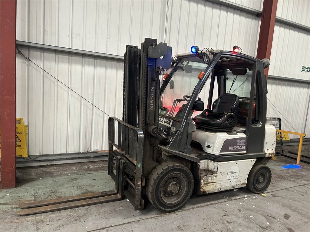 Nissan U1D2A25 - LPG forklift: picture 2 Nissan U1D2A25 - LPG forklift: picture 2