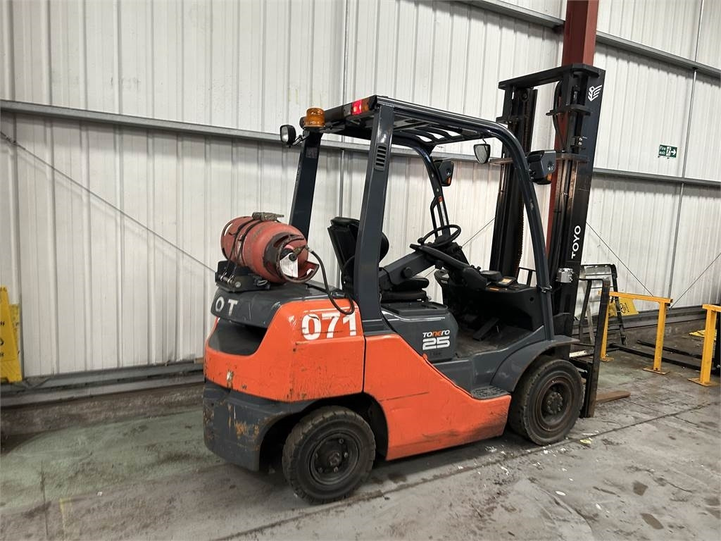 Toyota 02-8FGF25 - LPG forklift: picture 2 Toyota 02-8FGF25 - LPG forklift: picture 2